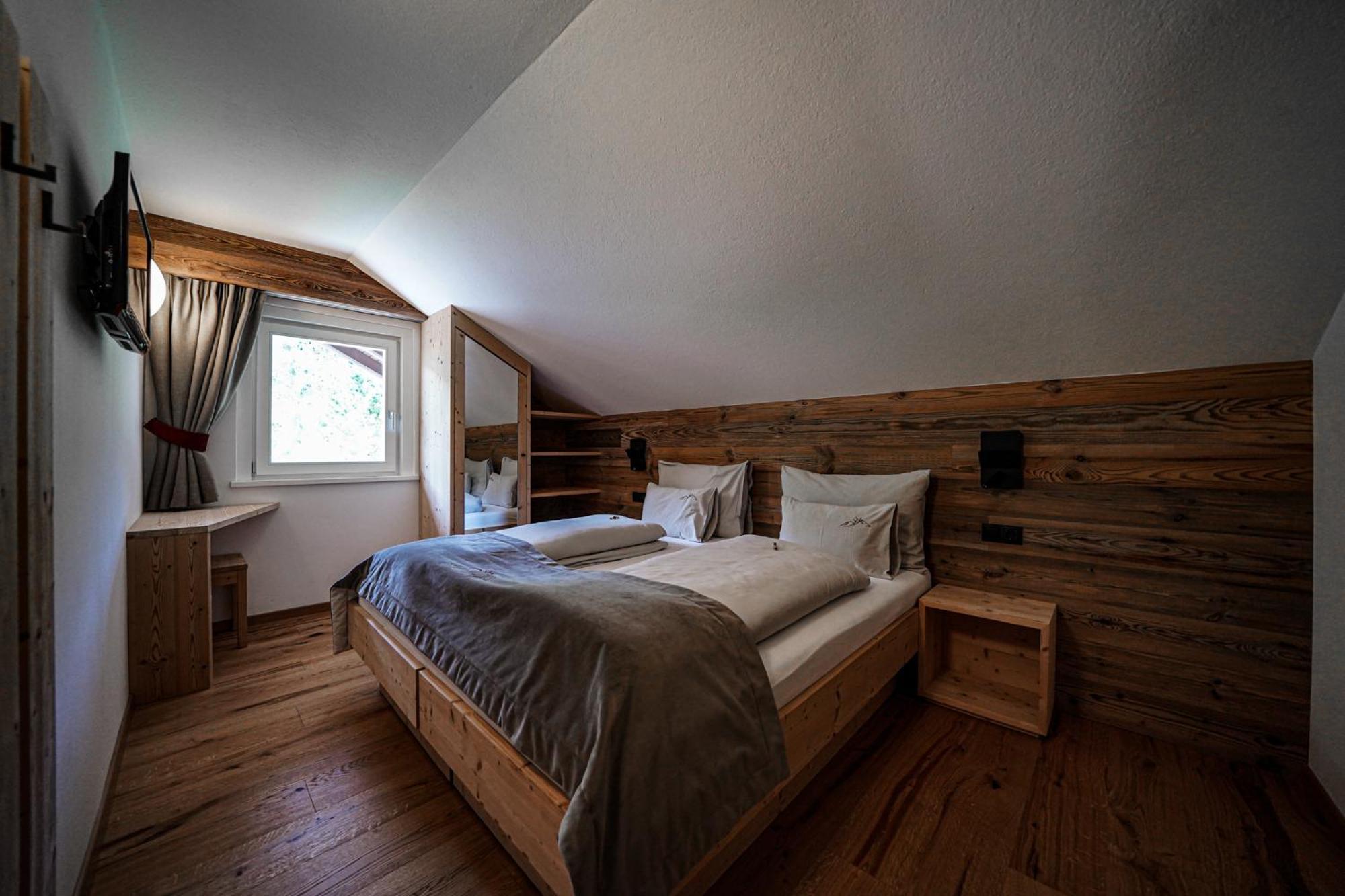 Hotel Garni Bergblick Braies  Exterior foto