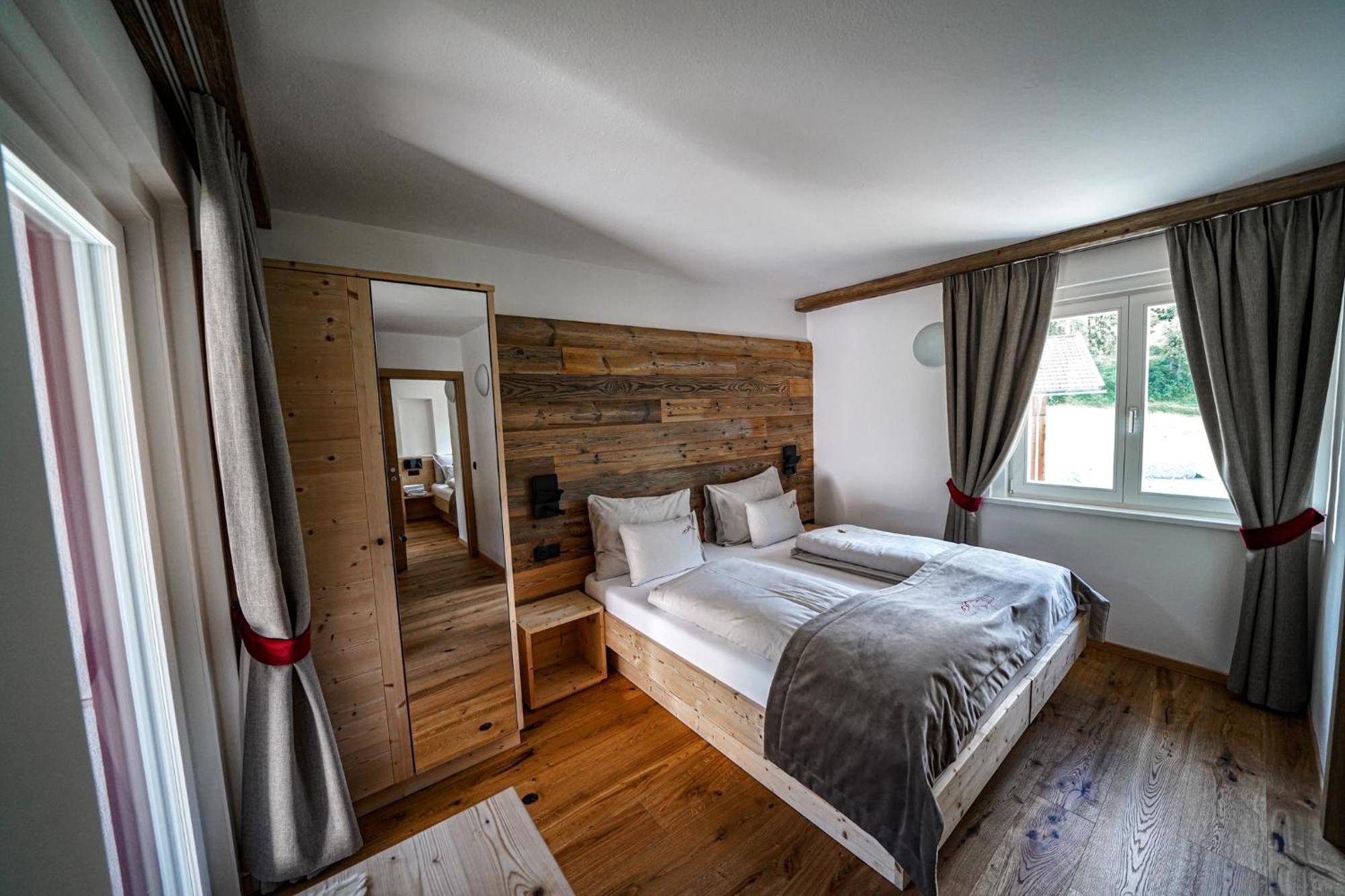 Hotel Garni Bergblick Braies  Exterior foto