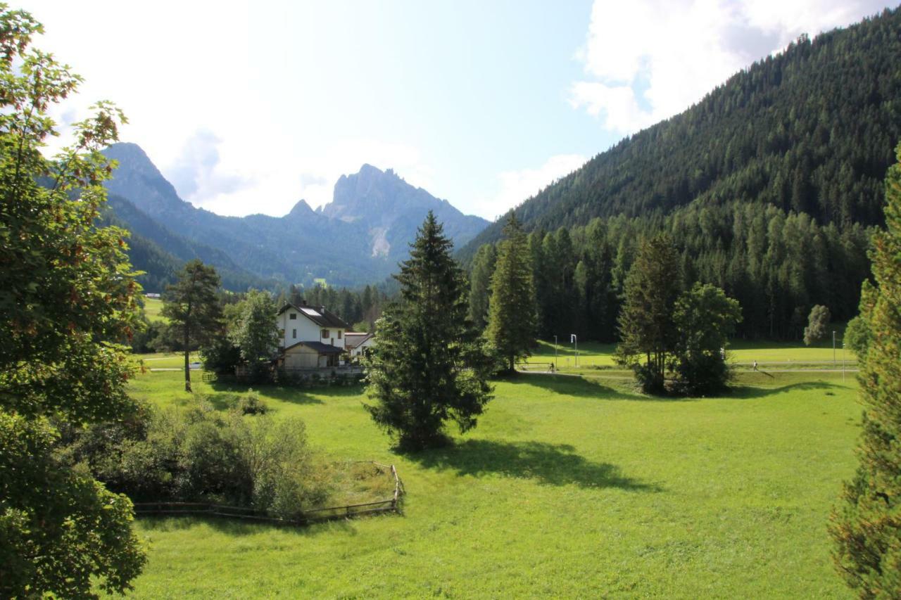 Hotel Garni Bergblick Braies  Exterior foto