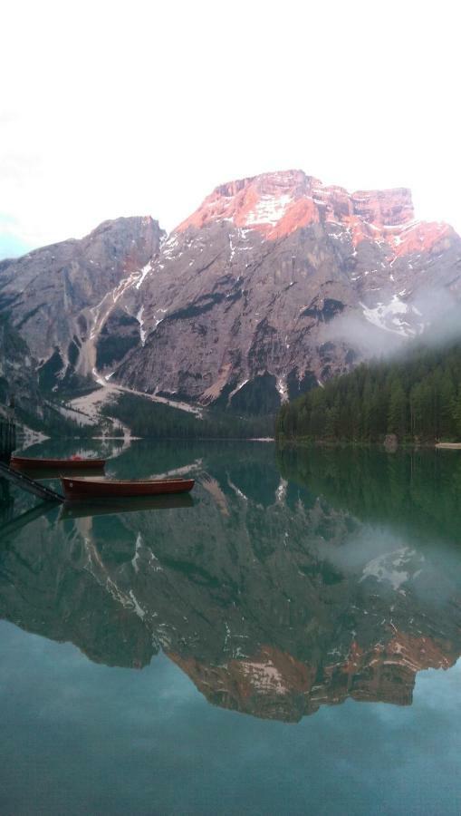 Hotel Garni Bergblick Braies  Exterior foto